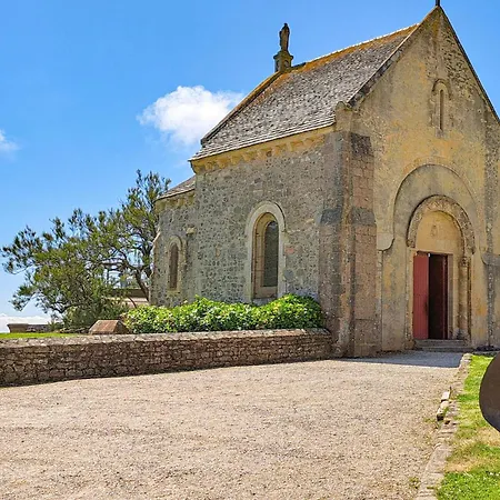 3 Bedroom Lovely Home In La Pernelle Ferienhaus